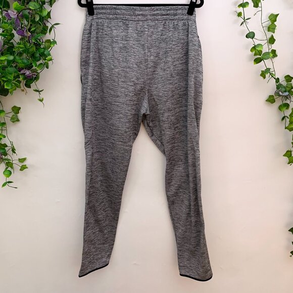 Under Armour Gray Fleece Lined Sweatpants Size XL - Picture 2 of 4